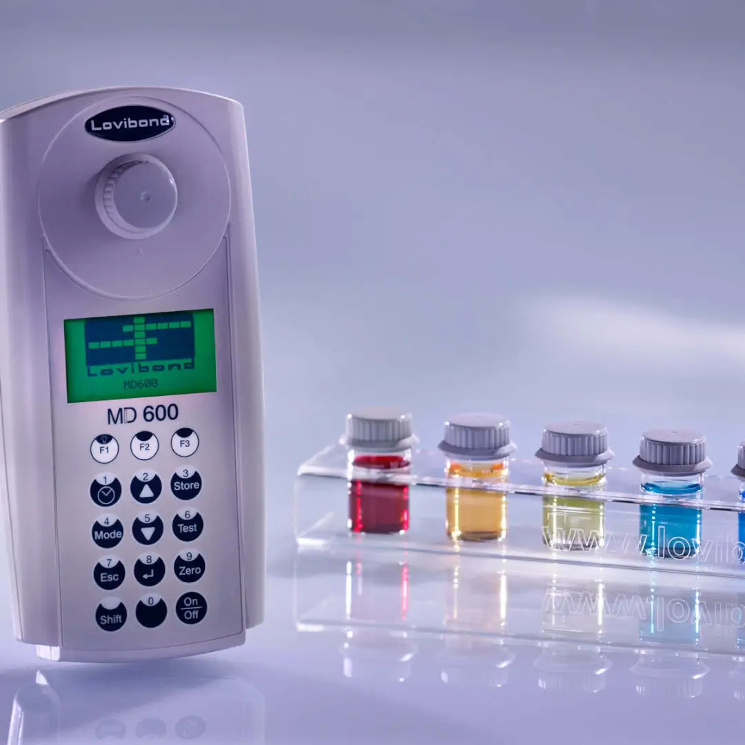 Fotómetro para medición de parámetros de agua MD 600